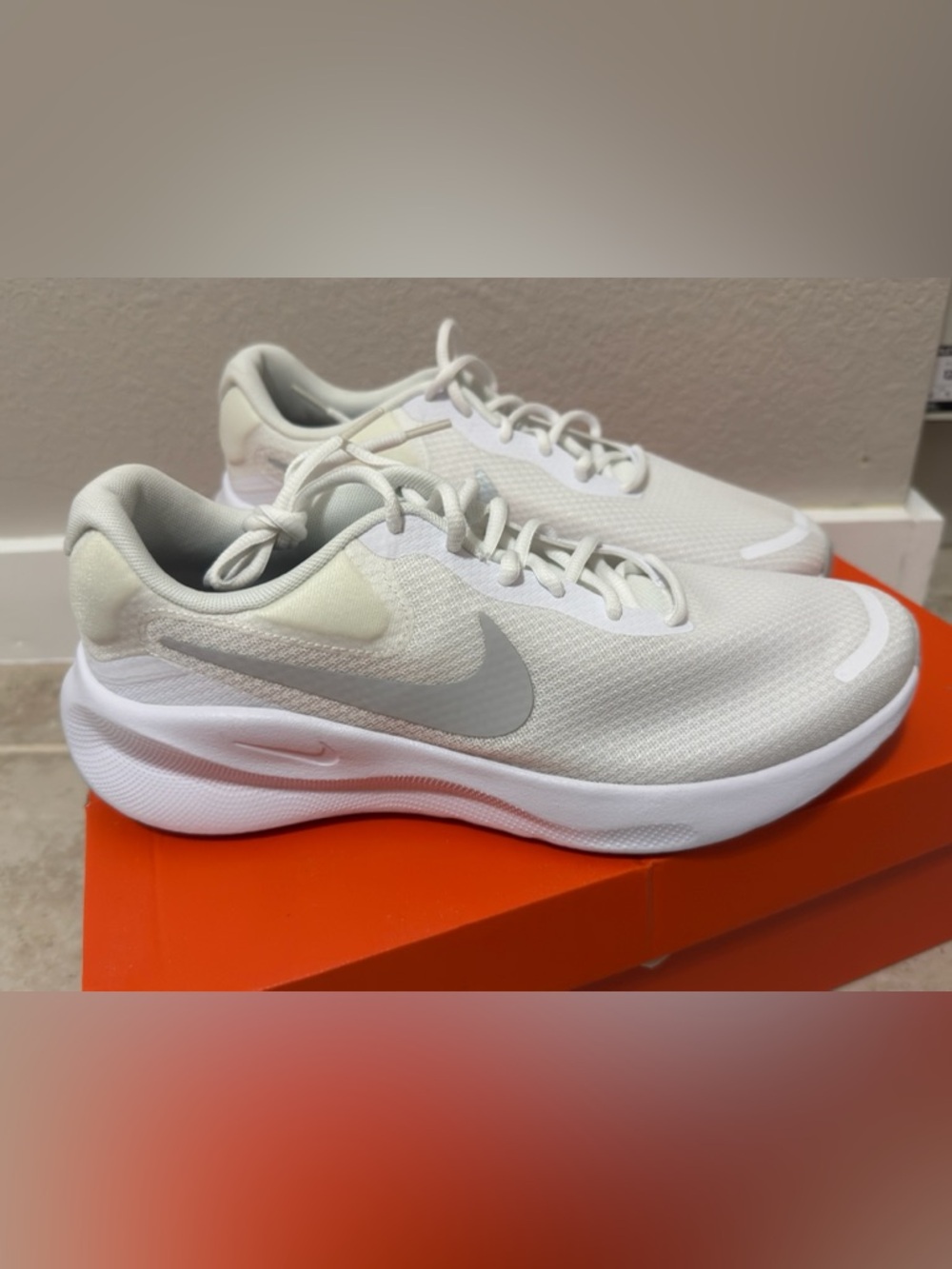 Nike Revolution 7 Unisex’s In White/Pure Platinum White Color (size M9.5/W11).